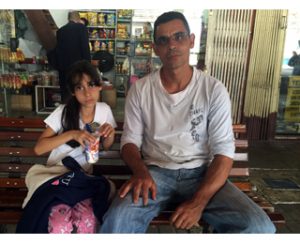 Alessandro e a filha agora passeiam mais vezes com toda a família no centro de Ribeirão Pires
